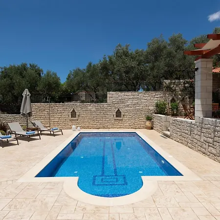 Villa Ageri Traditional