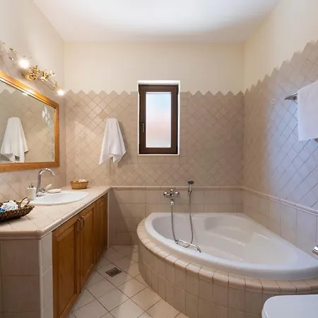 Ageri Traditional Villa Aryiroúpolis