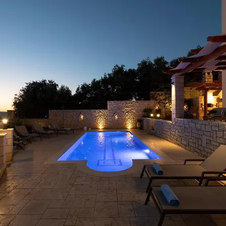 Ageri Traditional Villa
